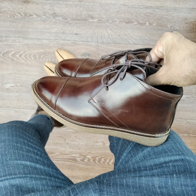 Chaussure en cuir marron